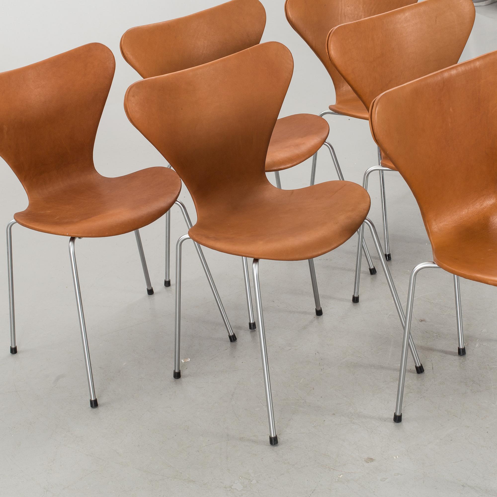 ARNE JACOBSEN, a set of six Sjuan chairs.
