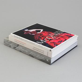 BOOKS ABOUT FASHION (3): Alexander McQueen.