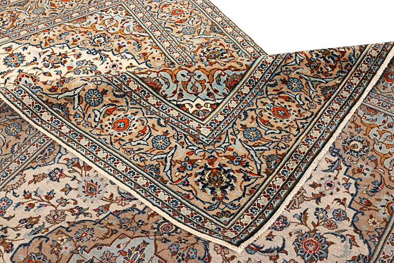 Matta, Keshan, ca 326 x 195 cm.