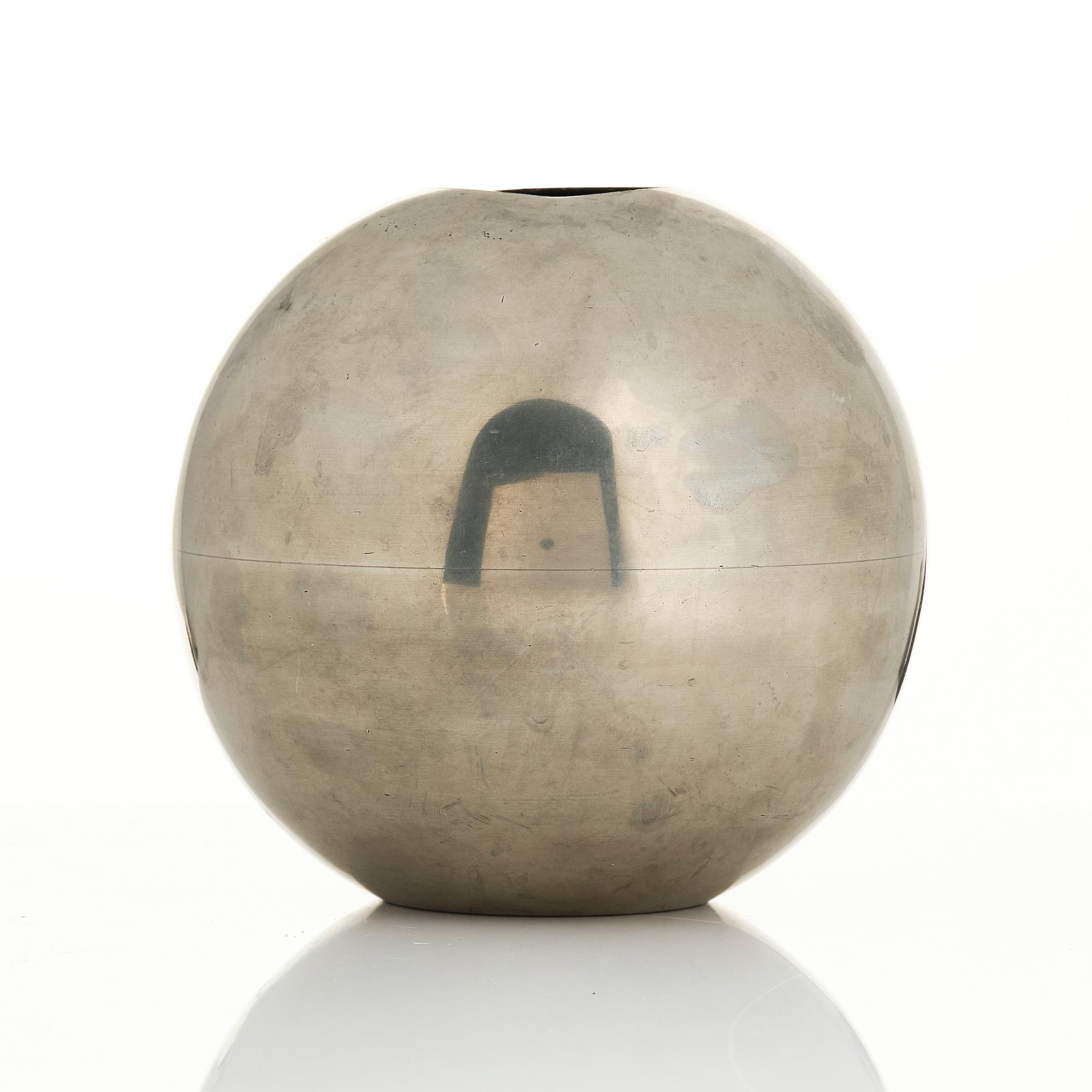 Sylvia Stave, vaser, två stycken, C.G. Hallberg, Stockholm, 1930-tal.