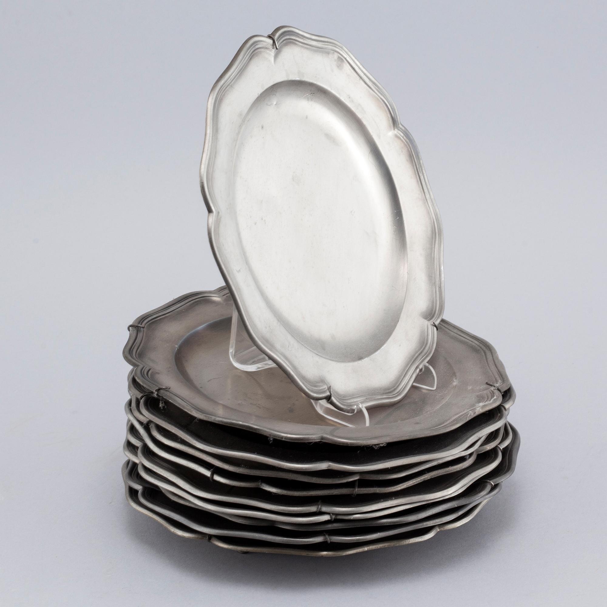 Ten pewter plates from Engl. Block Zinn, 20th century.