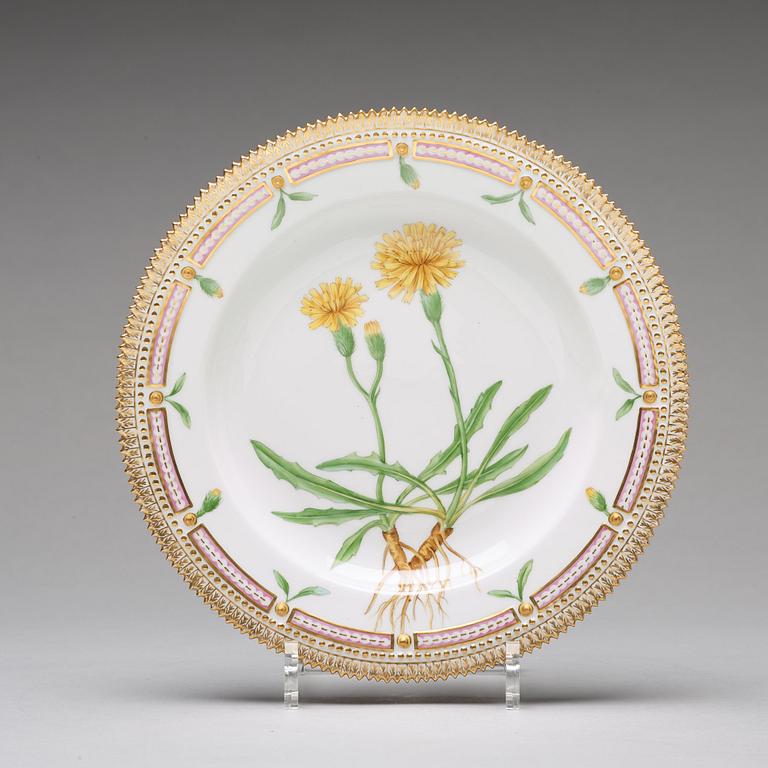 A set of 12 Royal Copenhagen "Flora Danica" dinner dishes, Denmark, 20th Century.