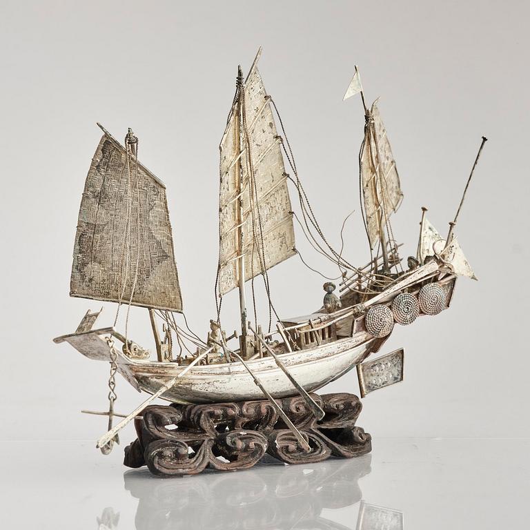 Two Chinese silver models of djunks, Shanghai, around 1900.