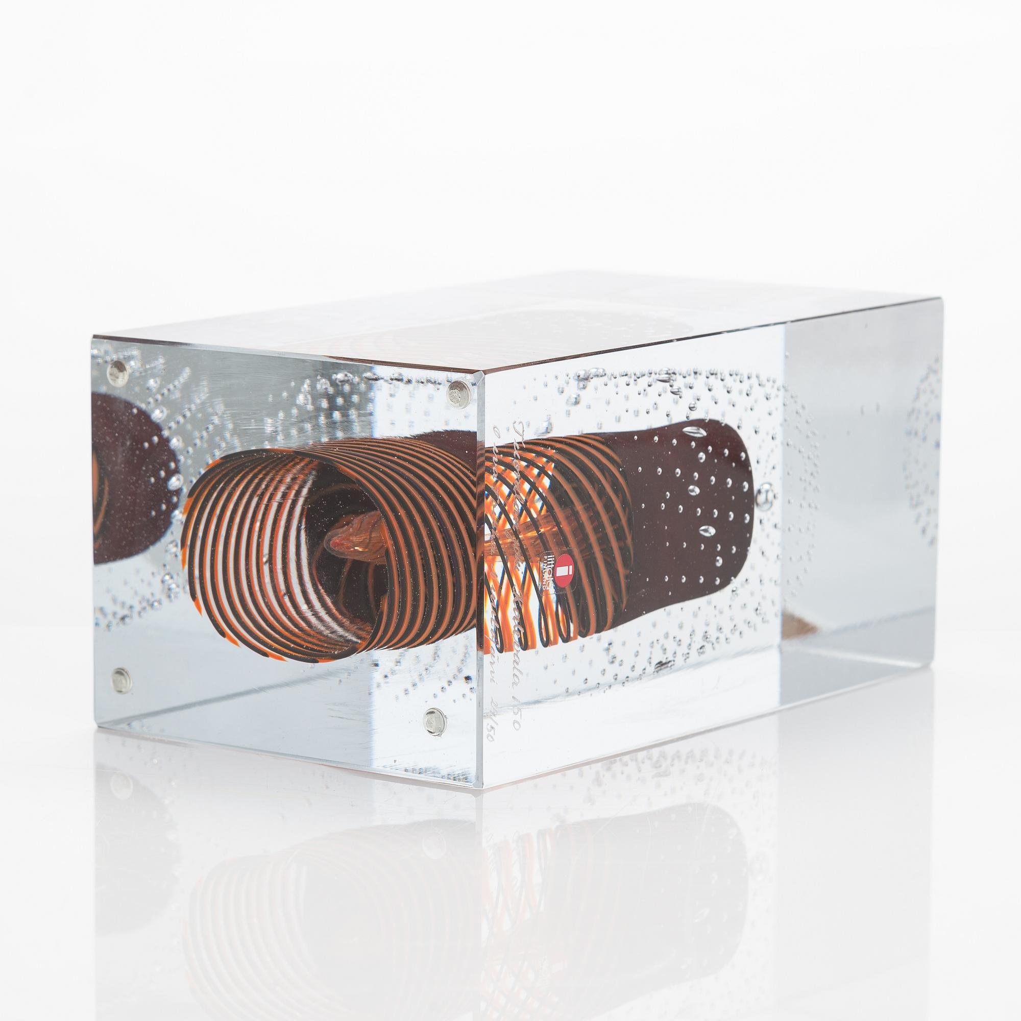 Oiva Toikka, juhlakuutio, signeerattu Tuonelan Joki, Kalevala 150 Oiva Toikka Nuutajärvi 24/50.