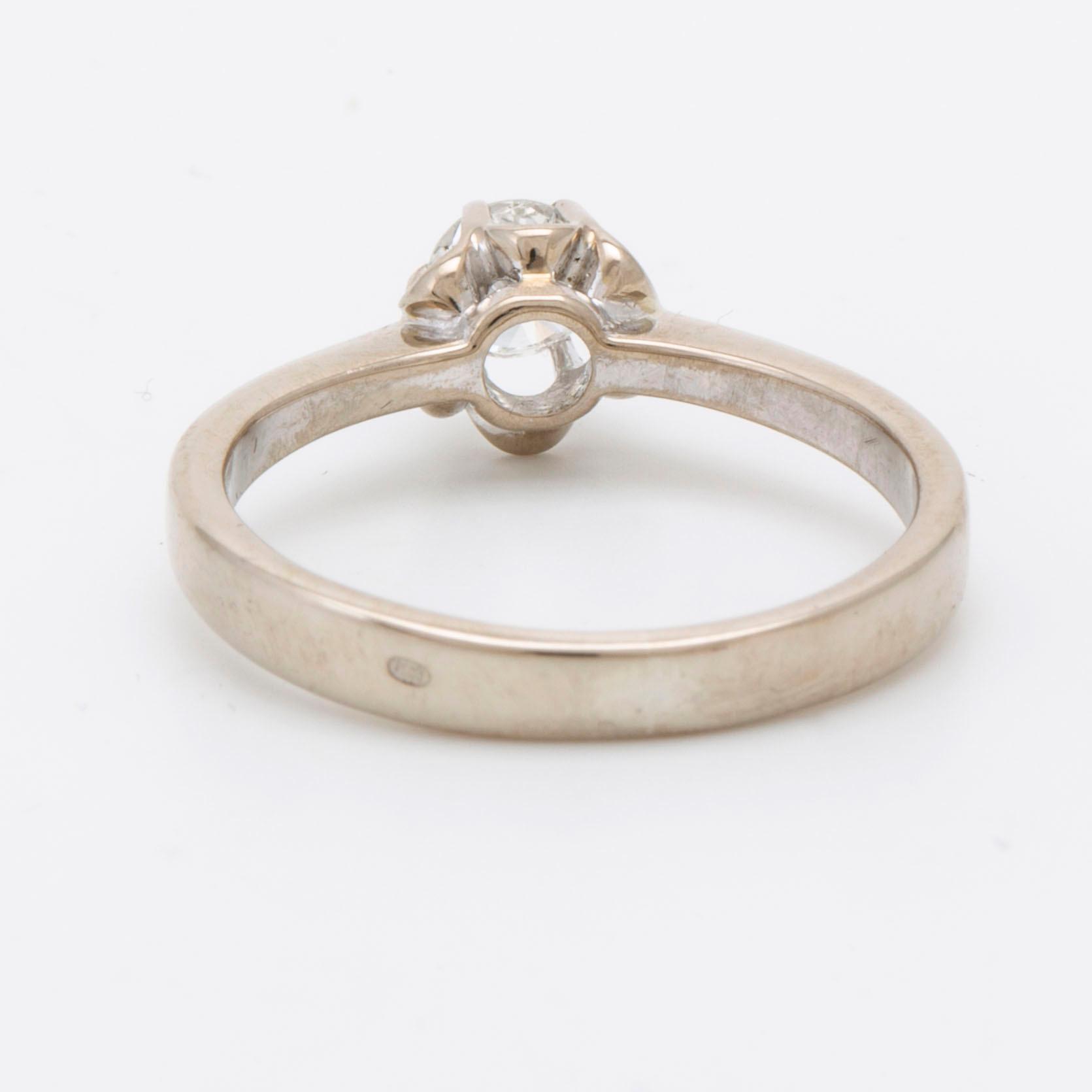 Ring 18K whitegold, 1 brilliant-cut diamond approx 0,35 ct, size 54, total weight 3,8 g.