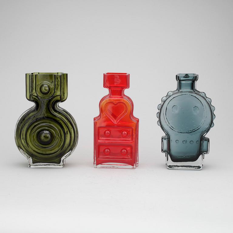 VASER, 3 st, glas, Helena Tynell Riihimäen. Finland 1900-talets senare hälft.