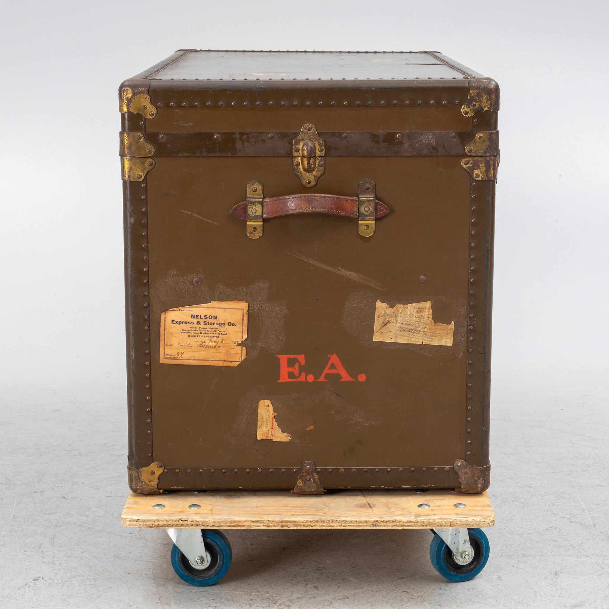 A suitcase, The Oshkosh Trunk, Company, Wisconsin, USA, early 20th Century.