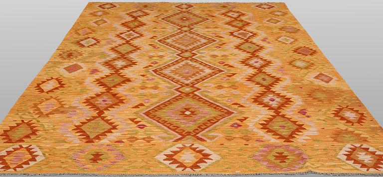 A Kelim carpet, 295 x 201 cm.