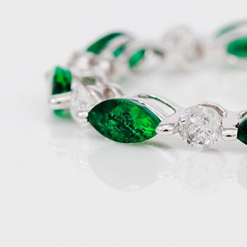 RING, smaragder totalt ca 0,70 ct, diamanter totalt ca 0,30 ct.