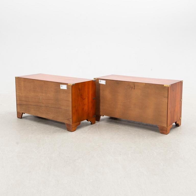 Chests of drawers, a pair, English style, 20th century.