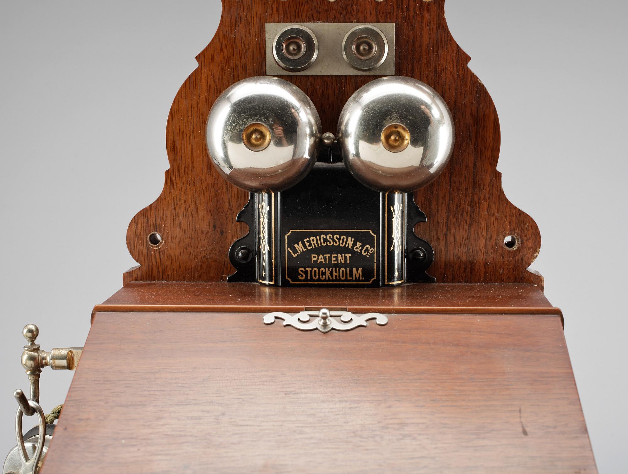 VÄGGTELEFON, LM Ericsson. Sekelskiftet 1900.