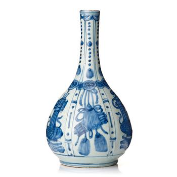 901. A blue and white vase, Ming dynasty, Wanli (1572-1612).