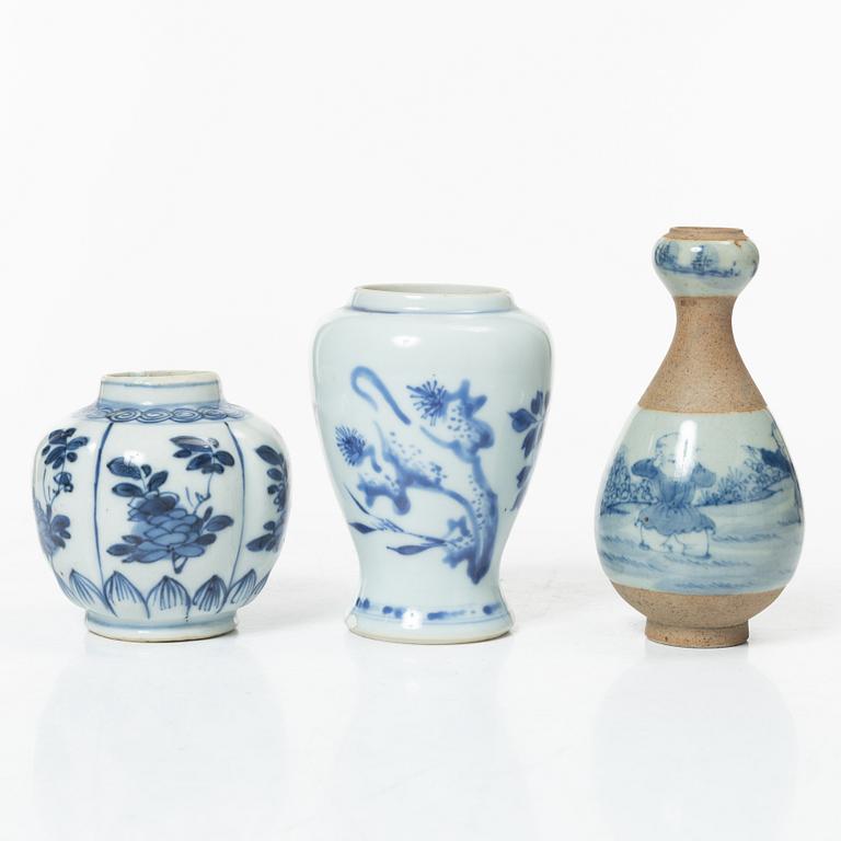 Miniatyrer, fem stycken, porslin. Qingdynastin, 1700-tal.