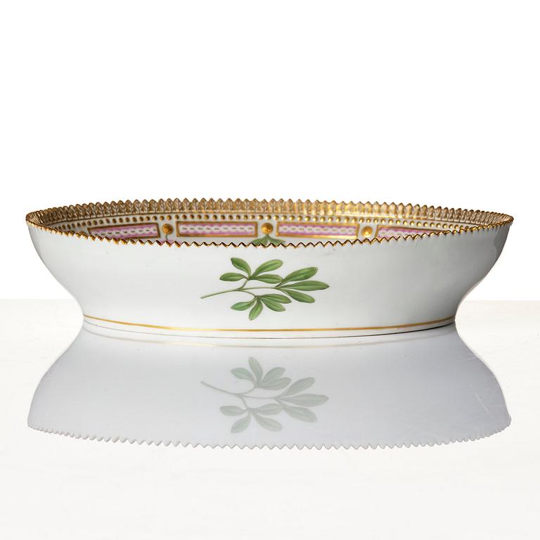 A Royal Copenhagen 'Flora Danica' bowl and serving dish, Denamark, 20th century.