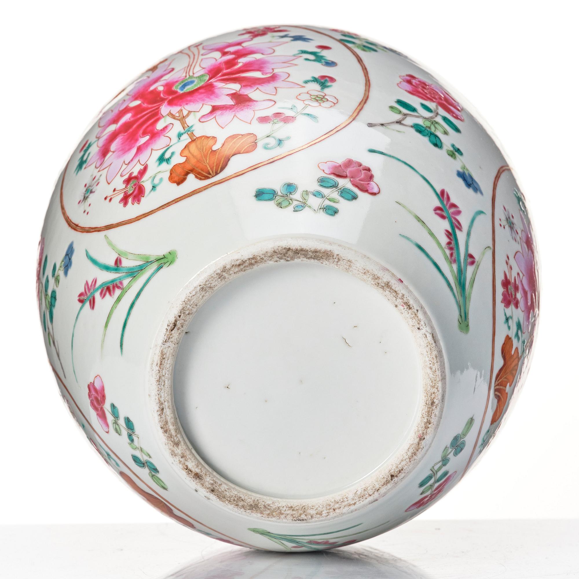 A famille rose jar, Qing dynasty, Qianlong (1736-95).