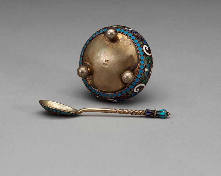 A Russian early 20th century silver-gilt and enamel salt and spoon, unidentified makers mark, St. Petersburg 1899-1908.