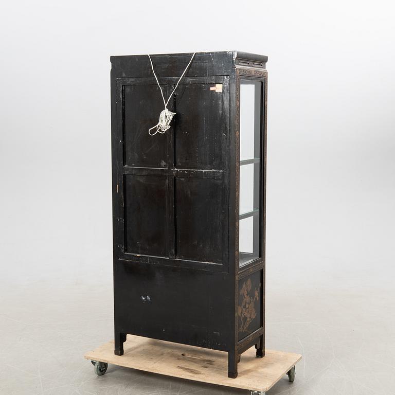Display cabinet, China, 20th century.