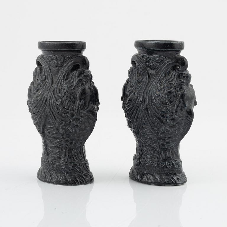 Vaser, ett par, porslin. Kina, 1900-tal. Med sigillmärke.