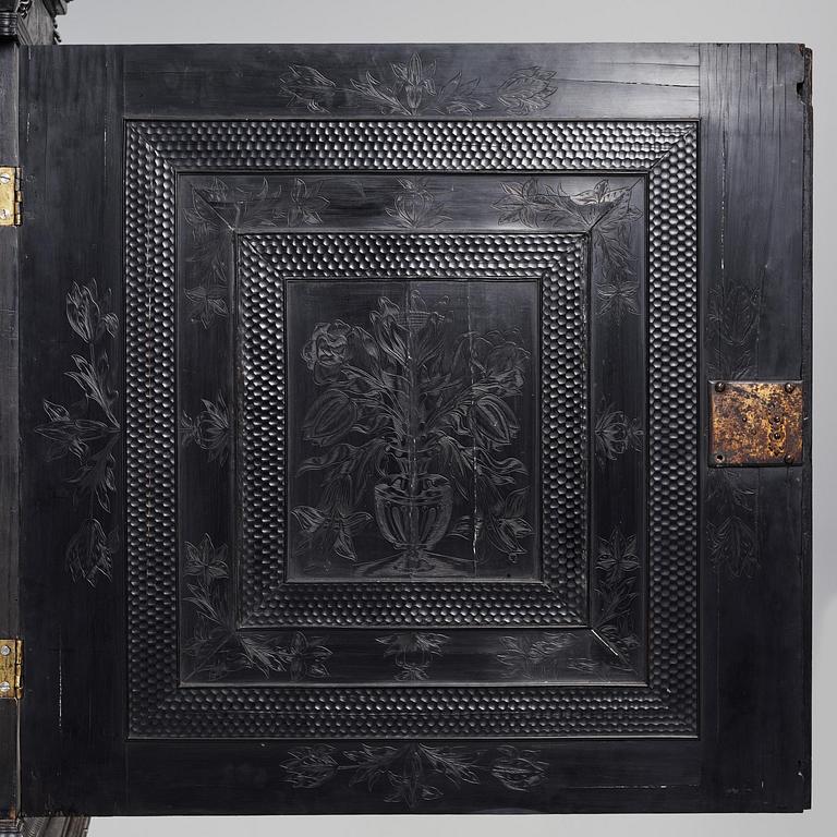 Det Bondeska Skåpet, sannolikt Paris, 1600- samt 1800-tal, Louis XIV och Louis XIV-stil.