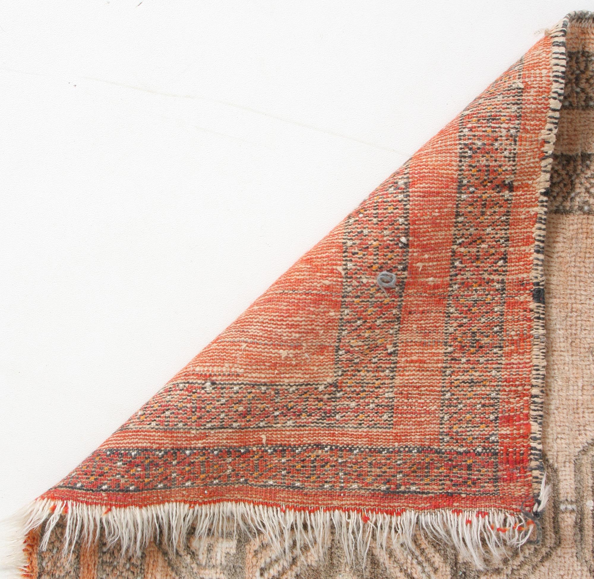 MATTOR, orientaliska, 2 st. 80 x 140, resp 180 x 135.
