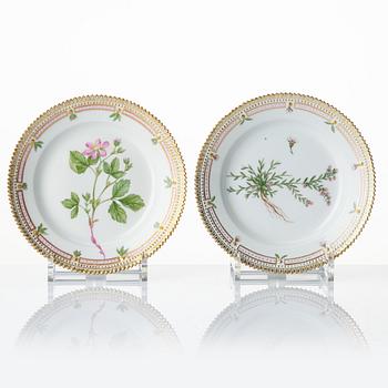 A set of 12 Royal Copenhagen 'Flora Danica' dishes, Denmark, 20th century.