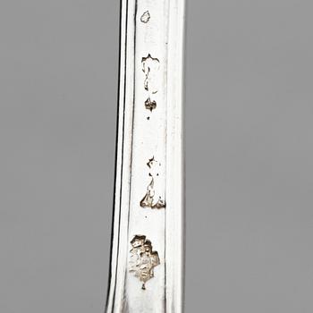 Bestickservis, silver, 27 delar, graverade med Axel von Fersens vapensköld samt tre med Lewenhaupts, Frankrike 1700-tal.
