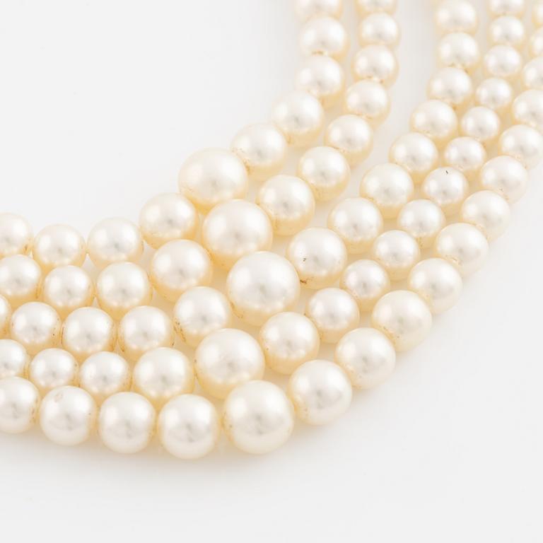 Five strand calibrated cultured pearl necklace, goldclasp with rose cut diamonds.