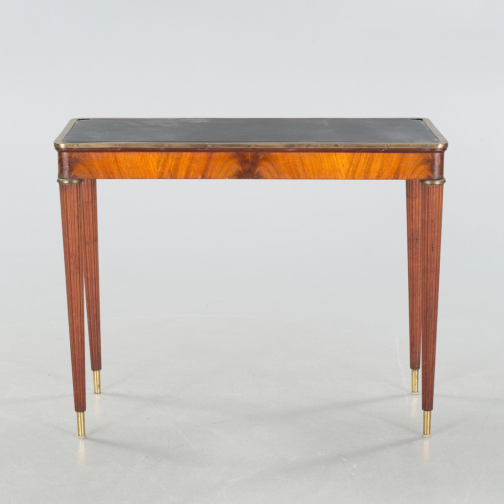 A side table, first half of the 20th century.