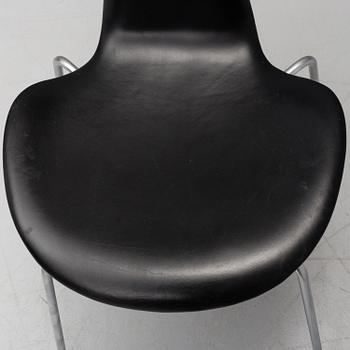 ARNE JACOBSEN, STOLAR, 4 st "Grand Prix" Fritz Hansen, Danmark. 1960-tal.