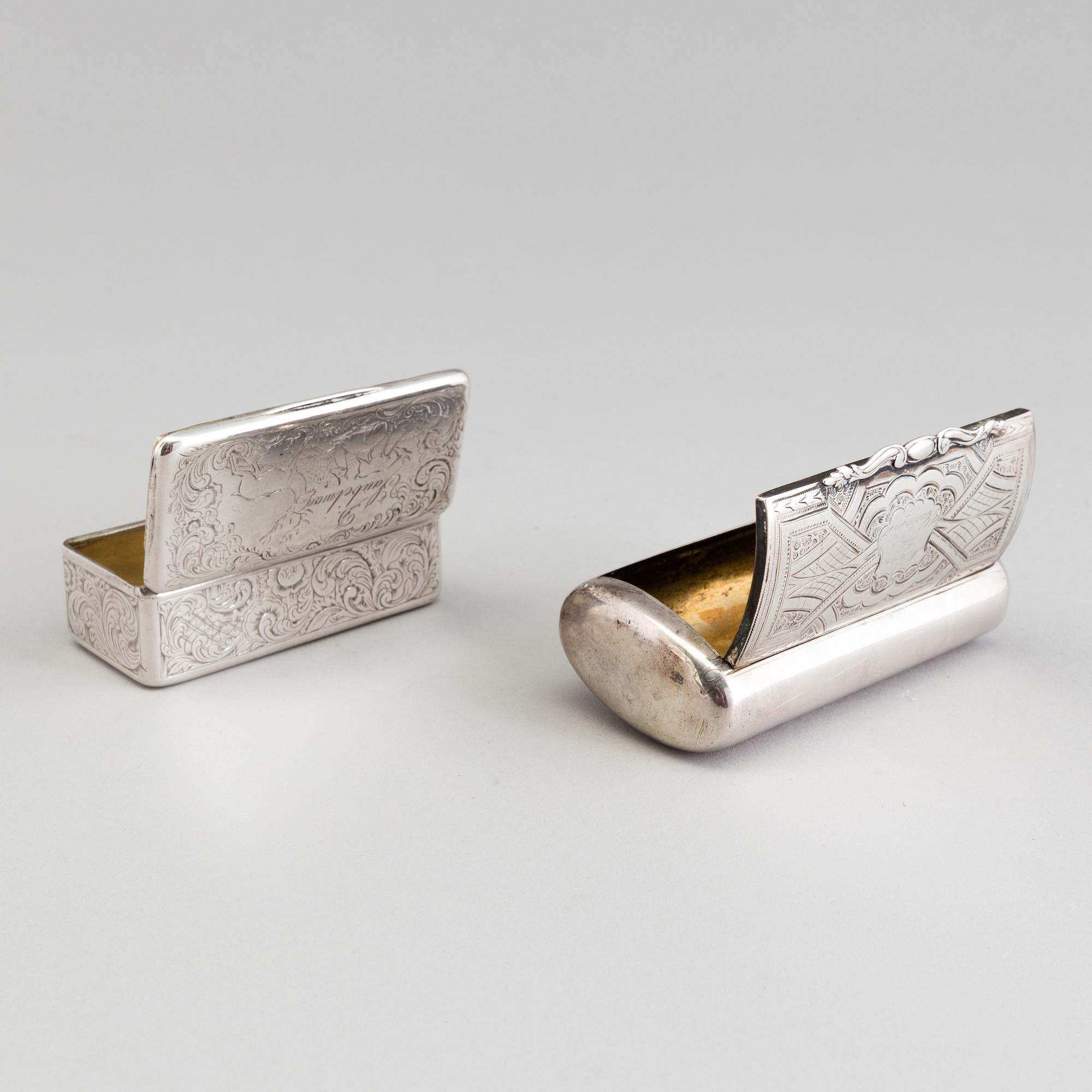 Two silver snuff boxes, C Tengstedt, Gothenburg, 1847, and C. Jonsson, Linköping, 1884. Weight 171 grams.