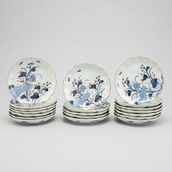 A set of 19 Japanese porcelain plates, Meiji period (1868-1912).