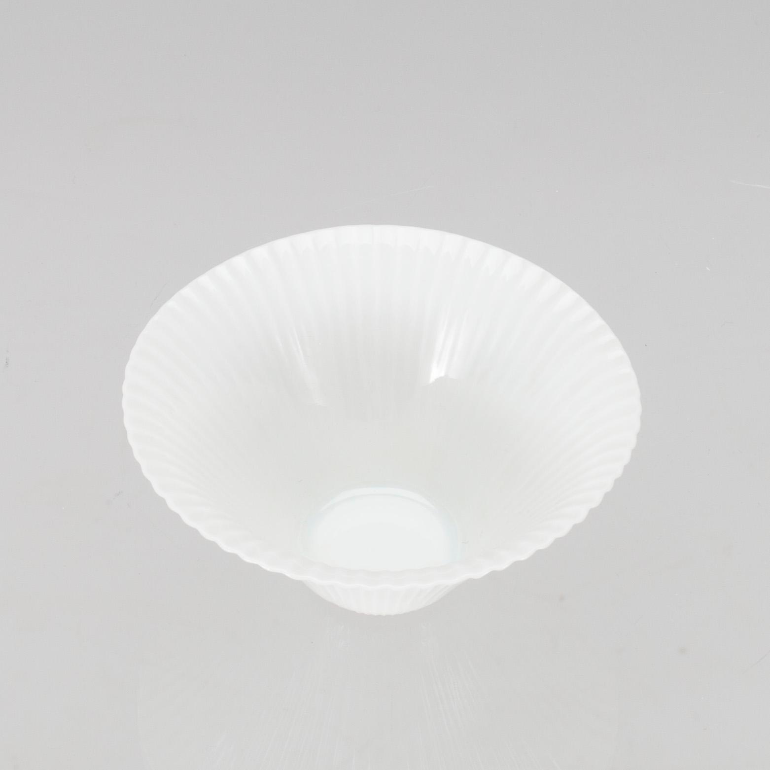 SKÅL, porslin, Aune Siimes, Arabia, signeringen ristad i godset.