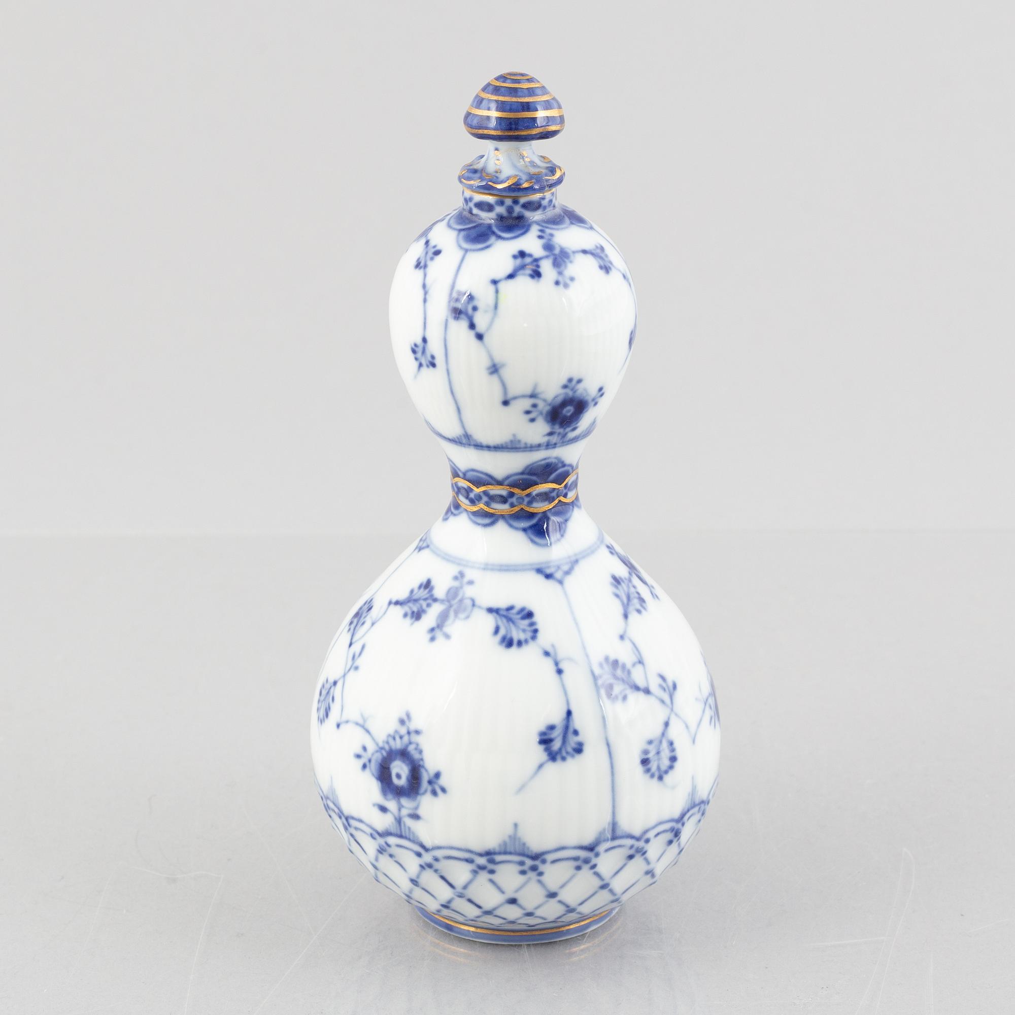 A 'Blue Fluted' porcelain flask with stopper, Royal Copenhagen, 19th century.