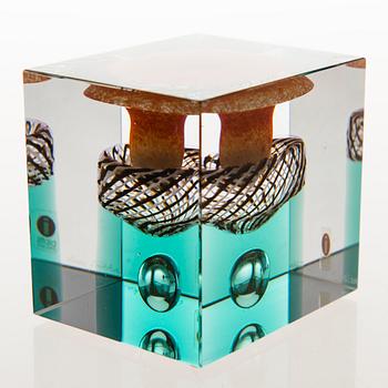 OIVA TOIKKA,  an annual glass cube signed Oiva Toikka, Nuutajärvi 1999, numbered 402/2000.