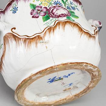 A Swedish Marieberg wine cooler, 18th Century.