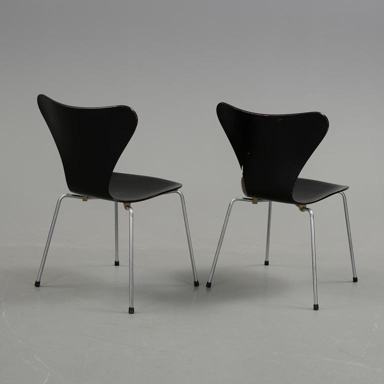 STOLAR, ett par, "Sjuan", Arne Jacobsen, Fritz Hansen.