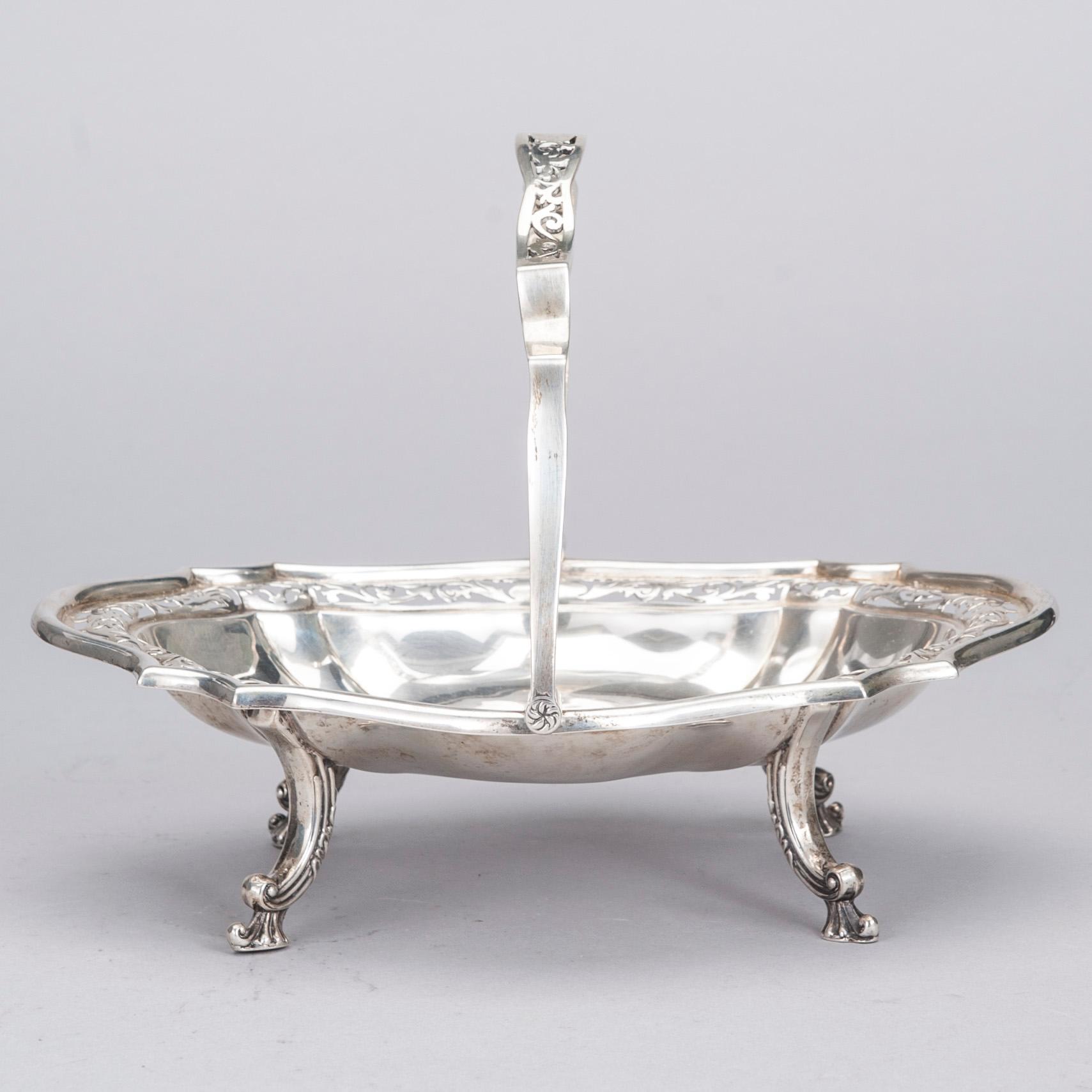 BRÖDKORG, sterlingsilver, England, 1900-talets början. Vikt ca 477 g.