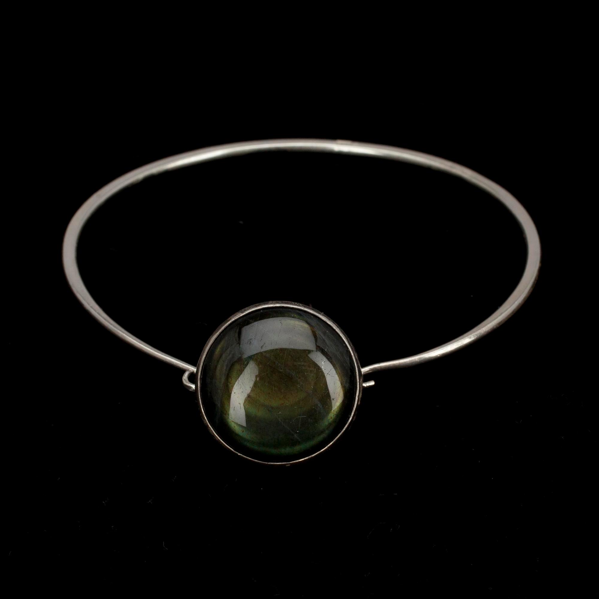 ARMBAND, 5 st. silver, bergskristall, rosenkvarts, rökkvarts, spektrolit. Finland 1959-70.