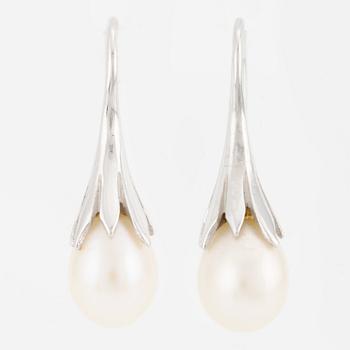 Earrings, 18K white gold with cultured pearls.