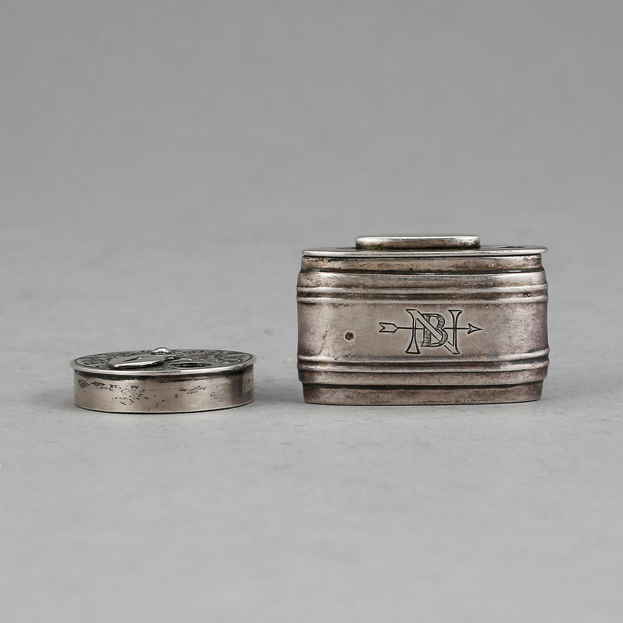DOSOR, silver, 2 st, 1800/1900-tal. Total vikt 22 g.