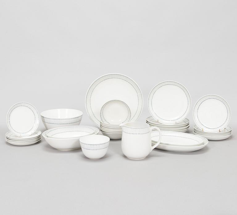 Raija Uosikkinen, A 35-piece set of 'Heini' faience dinnerware for Arabia 1957-71.