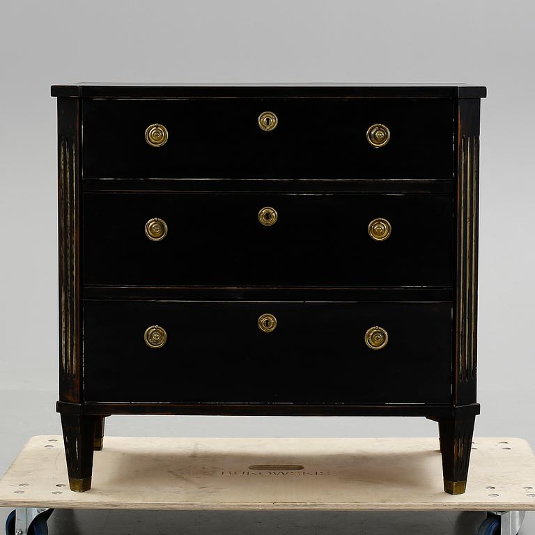 BYRÅ, gustaviansk stil, 1800-talets slut.