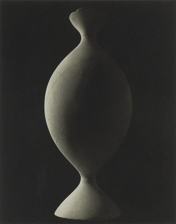 Hiroshi Sugimoto, ”Mathematical Form: Surface 0004”.