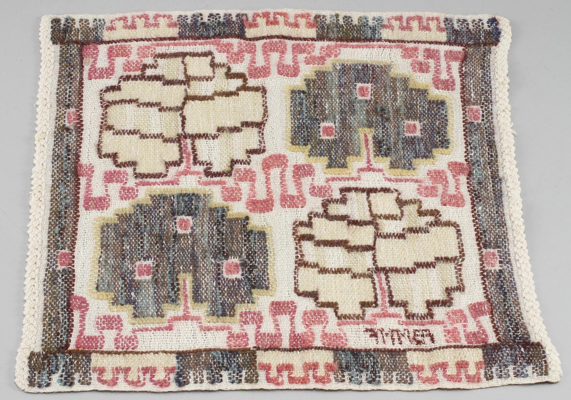 VÄVNAD, "Grodblad, blå", signerad AB MMF (AB Märta Måås-Fjetterström), denna tillverkad efter 1941.