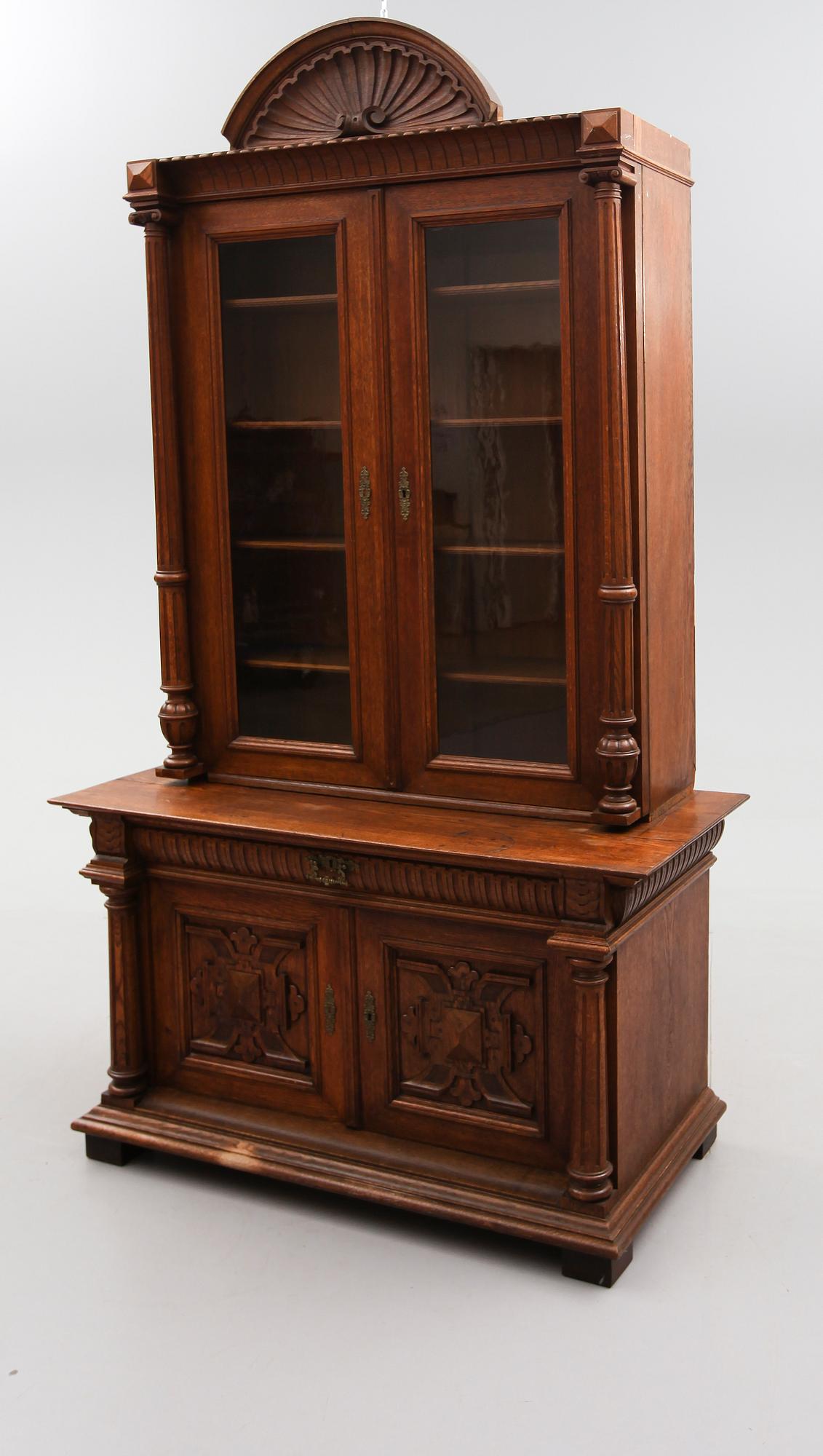 SKÅP/BOKSKÅP, omkring år 1900.