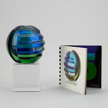 Erika Lagerbielke, skulptur, "Mer eller mindre" glas, Orrefors, signerad och numrerad 4/15.