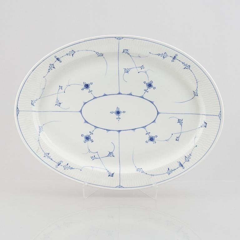 A large "Blue Fluted Plain" / "Musselmalet rifflet" serving dish, Royal Copenhagen, second part of the 19th century.