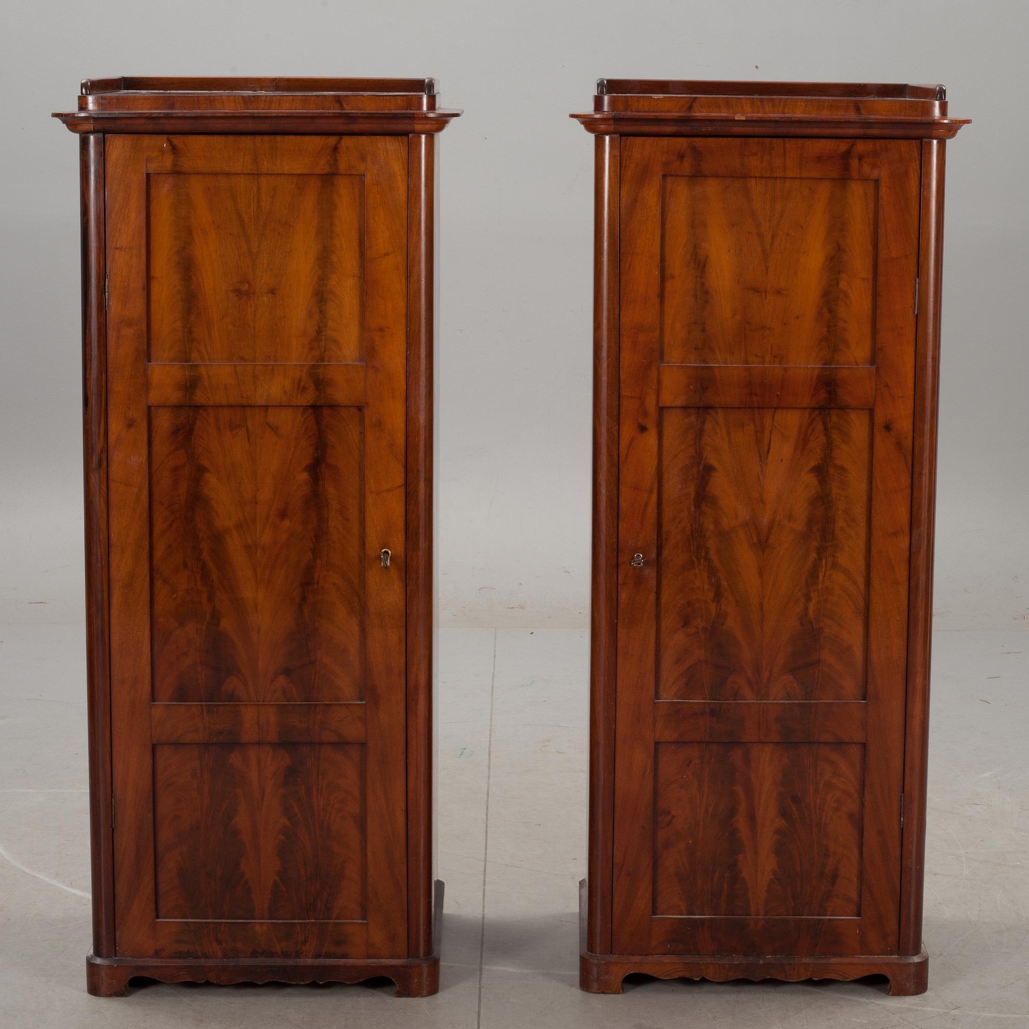 SKÅP, ett par. 1800-talets mitt.