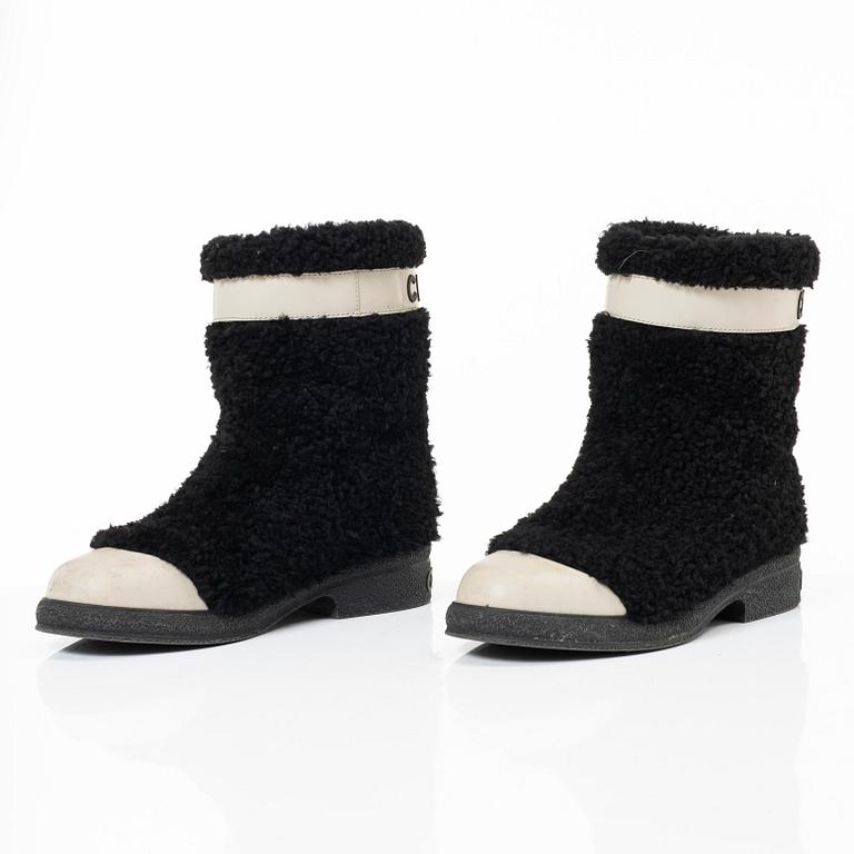 Chanel, "Coco Neige Shearling Boots", storlek 37.