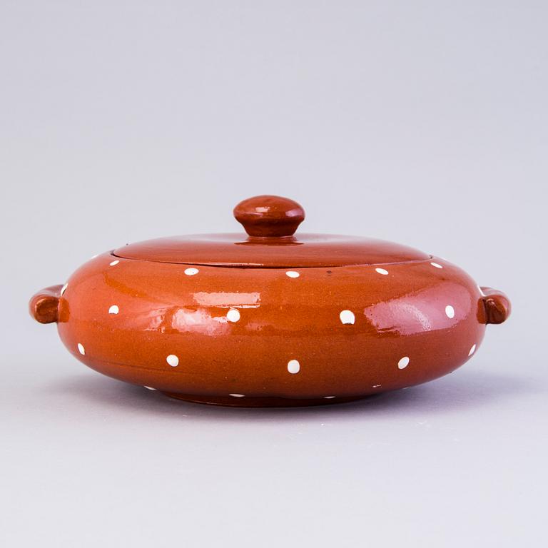 MARITA LYBECK, servisdelar, 28 st, keramik + bok "Marita Lybeck 1906-1990".